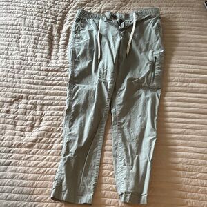 Vuori Women's Cargo Pants - Light Gray